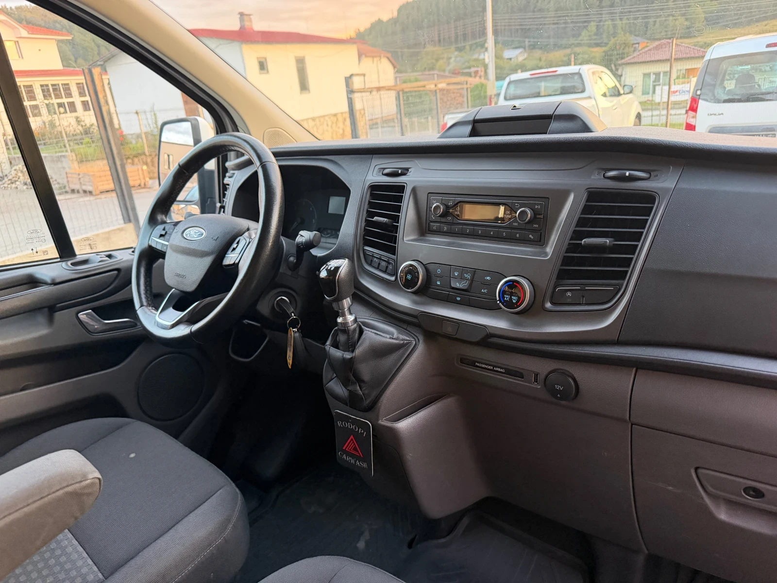 Ford Transit Custom 2.0TDCi  131ks, снимка 10 - Бусове и автобуси - 56067509