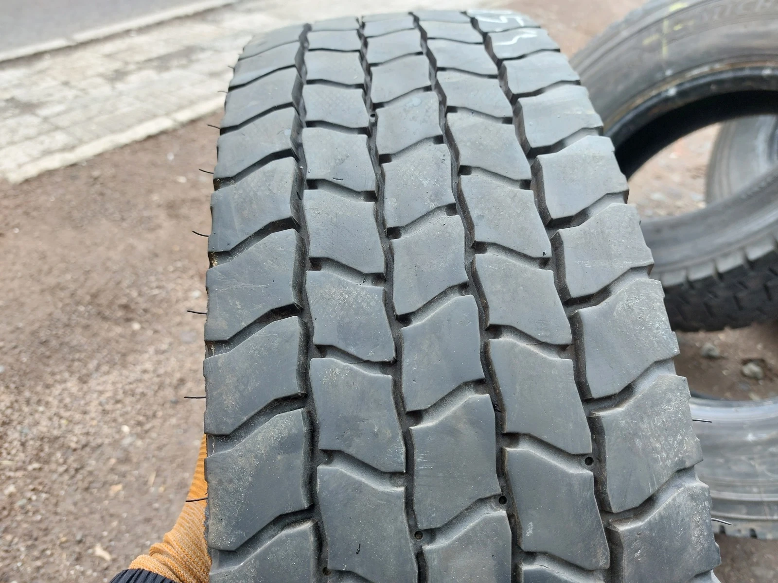 ���� 215/75R17.5 | Mobile.bg � ����������� 2