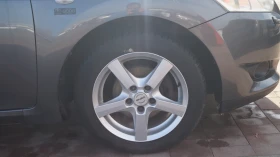 Toyota Auris Бензин/газ, снимка 9