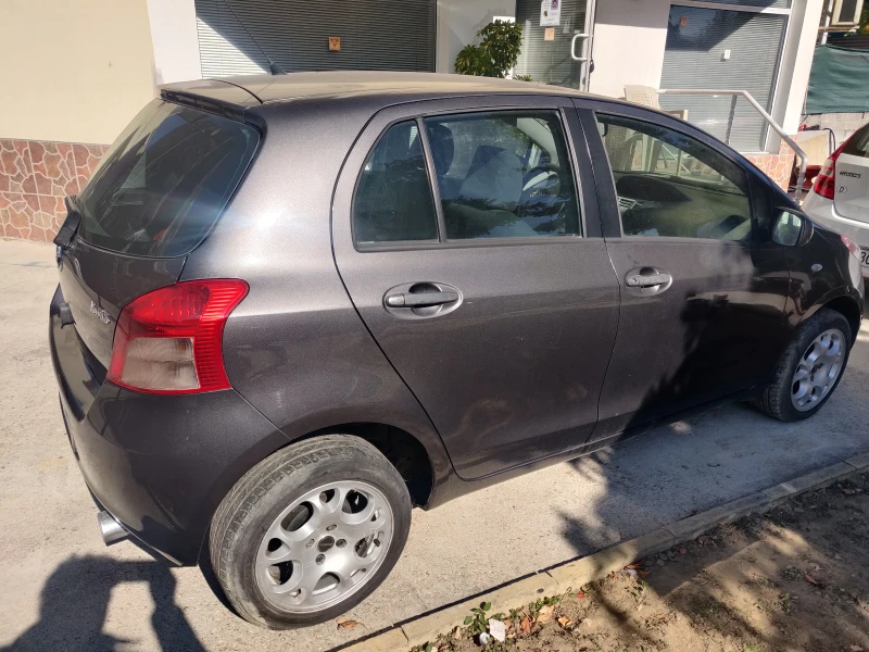 Toyota Yaris 1.3i, снимка 2 - Автомобили и джипове - 47356511