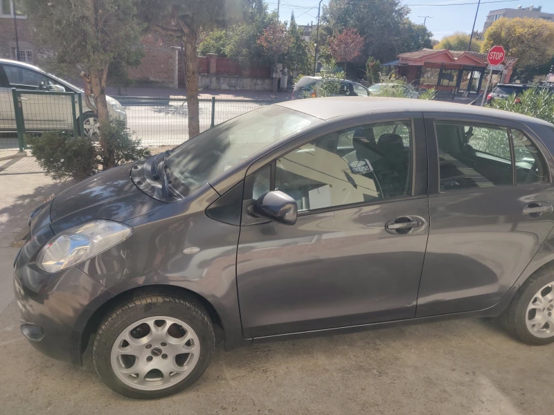 Toyota Yaris 1.3i, снимка 4 - Автомобили и джипове - 47356511