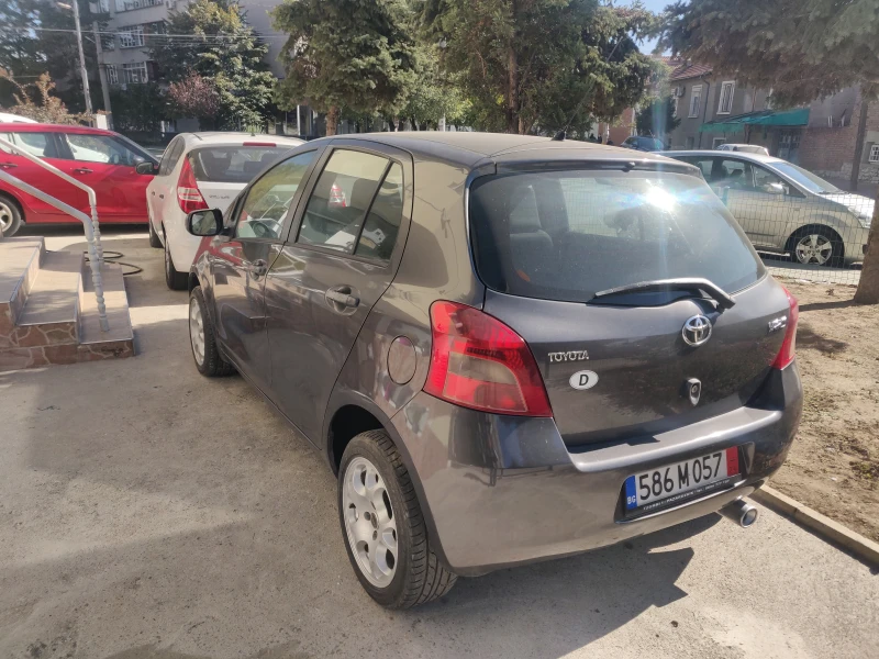 Toyota Yaris 1.3i, снимка 3 - Автомобили и джипове - 47356511