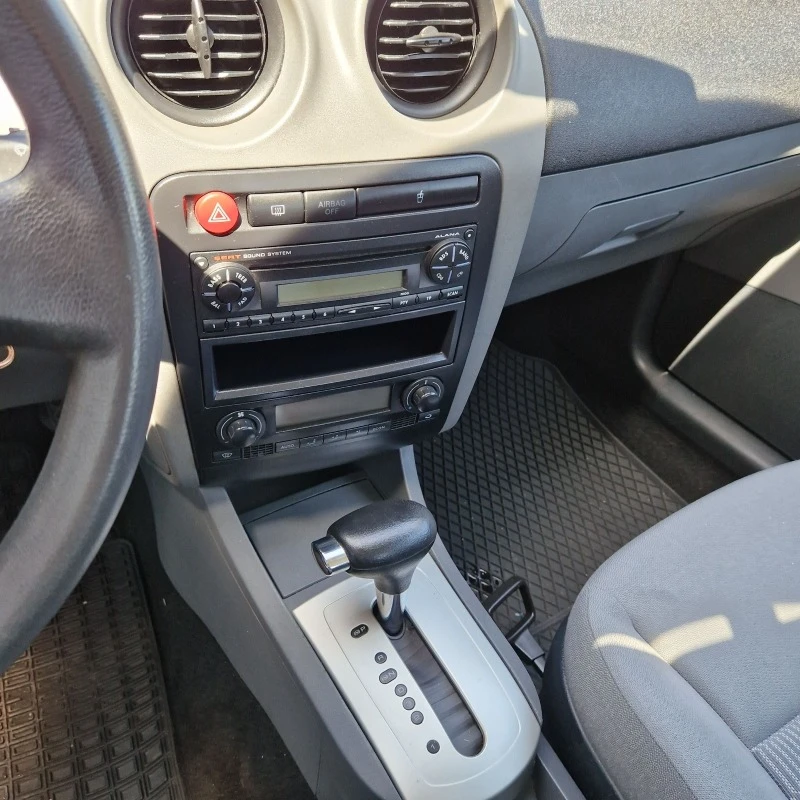 Seat Ibiza 1.4i АВТОМАТИК, снимка 8 - Автомобили и джипове - 46320095