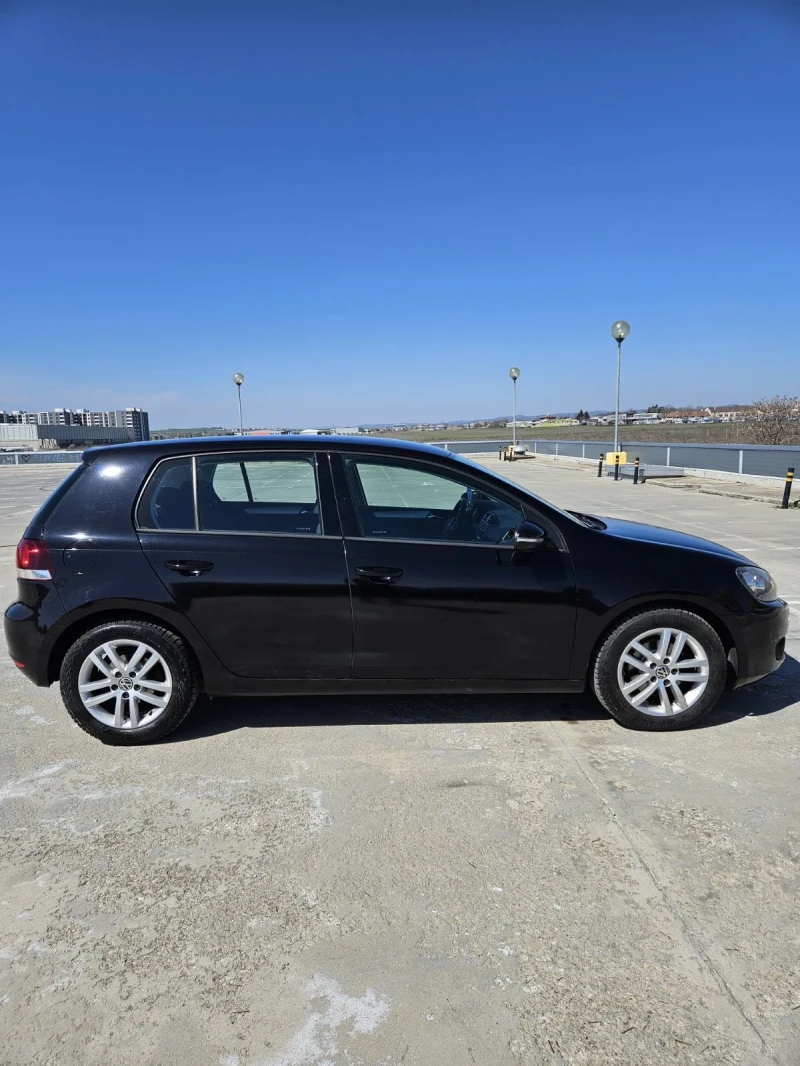 VW Golf 1.6 TDI, снимка 4 - Автомобили и джипове - 49598820