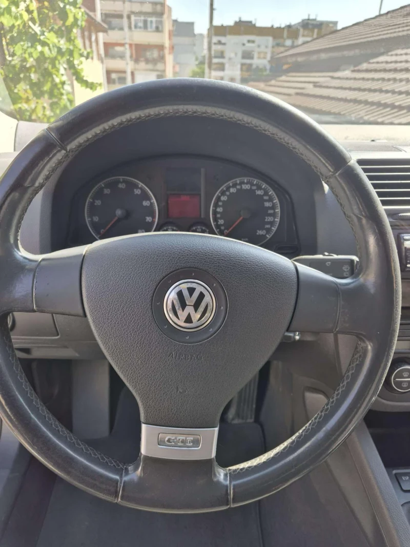 VW Golf 1.6i, снимка 6 - Автомобили и джипове - 51834857