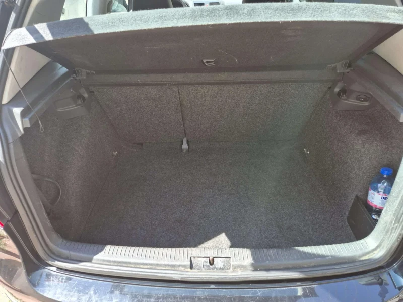 VW Golf 1.6i, снимка 9 - Автомобили и джипове - 51834857