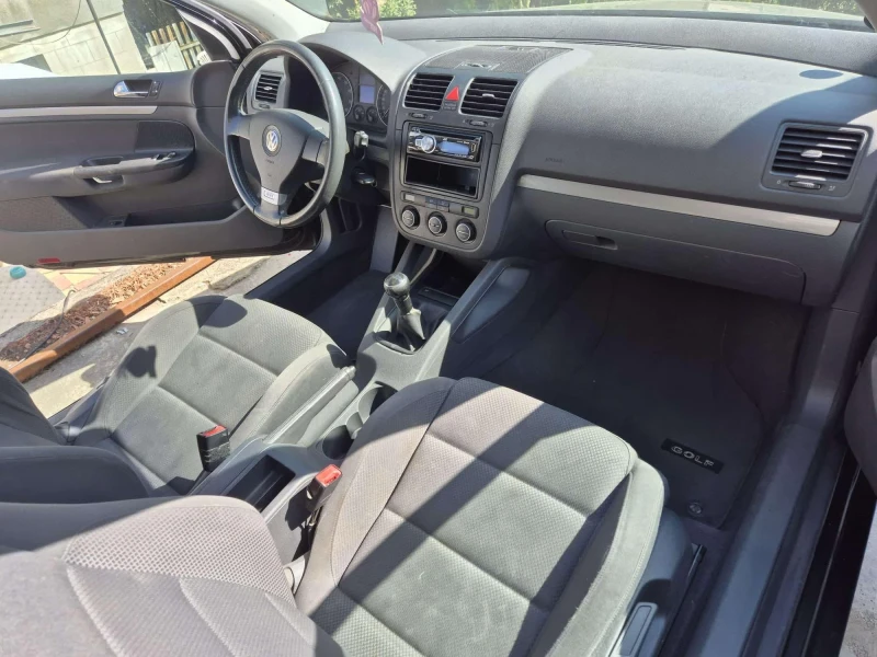 VW Golf 1.6i, снимка 5 - Автомобили и джипове - 51834857