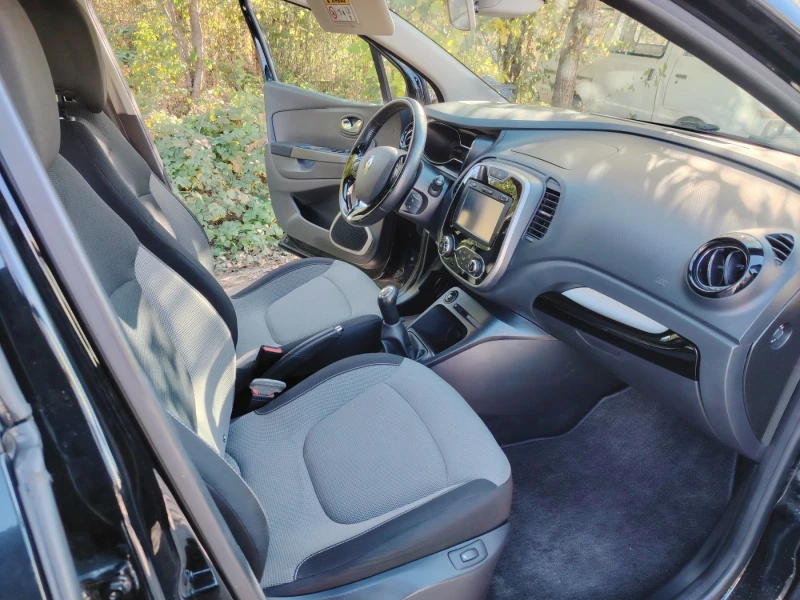 Renault Captur, снимка 6 - Автомобили и джипове - 52694994