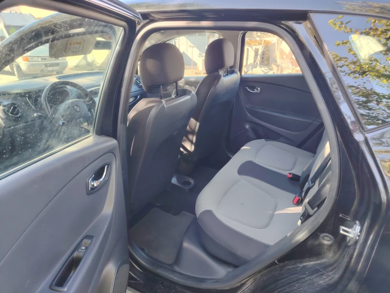 Renault Captur, снимка 8 - Автомобили и джипове - 52694994