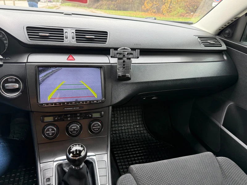VW Passat 1.9 TDI/+ NAVI/ОБСЛУЖЕНА, снимка 11 - Автомобили и джипове - 52641989