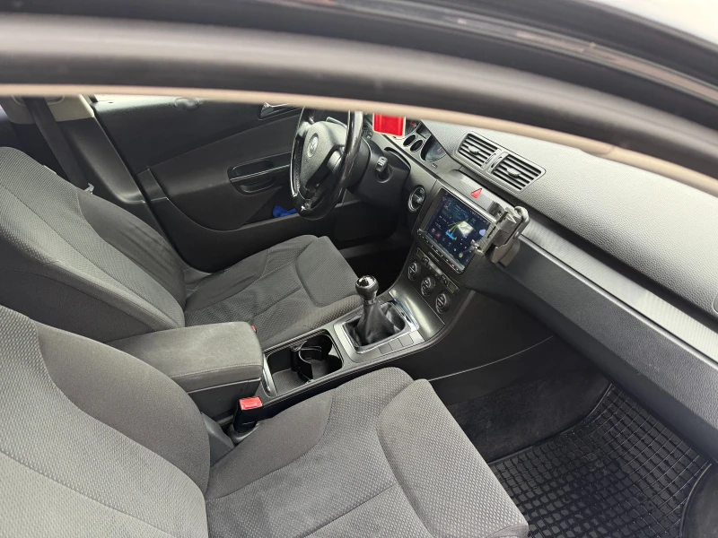 VW Passat 1.9 TDI/+ NAVI/ОБСЛУЖЕНА, снимка 13 - Автомобили и джипове - 52641989
