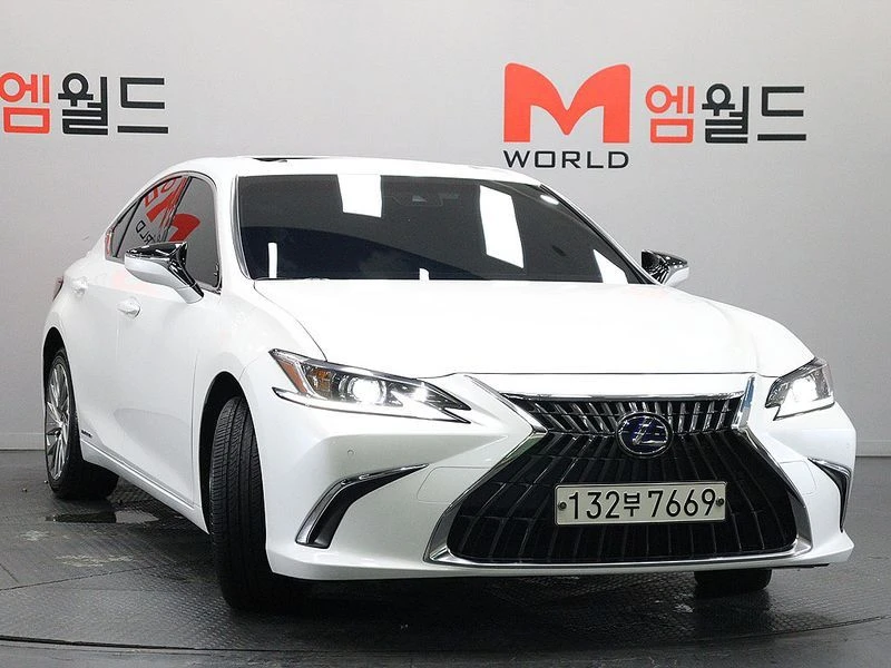 Lexus ES Luxury Plus| 215к.с.| ВКЛ.ТЕХНОТЕСТ, снимка 2 - Автомобили и джипове - 55643973