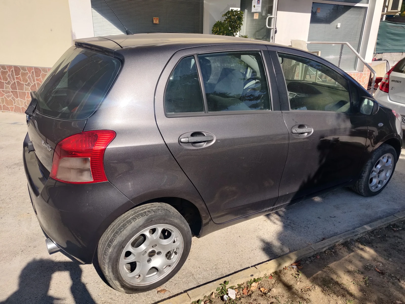 Toyota Yaris 1.3i - изображение 2