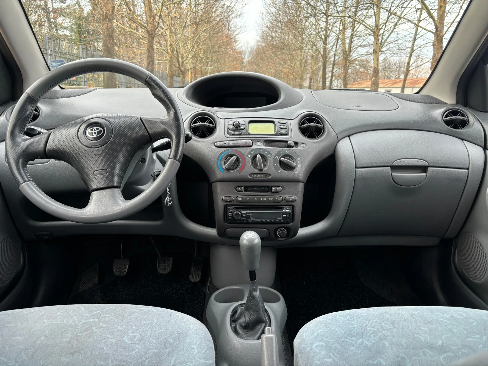 Toyota Yaris 1.0 VVT-I  - изображение 9