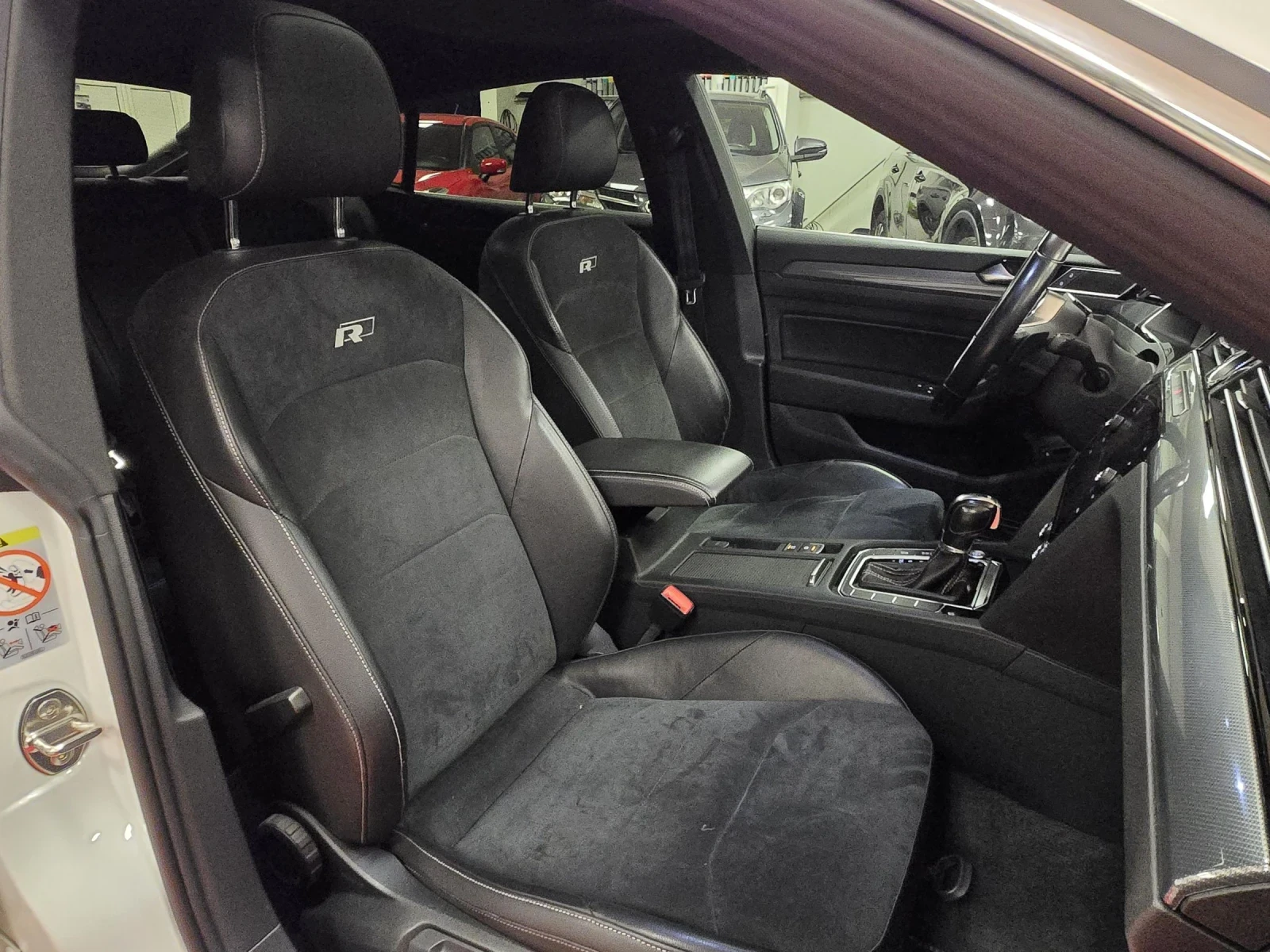 VW Arteon R-Line / 2.0 TSI / DSG / Distronic / Panorama - изображение 10