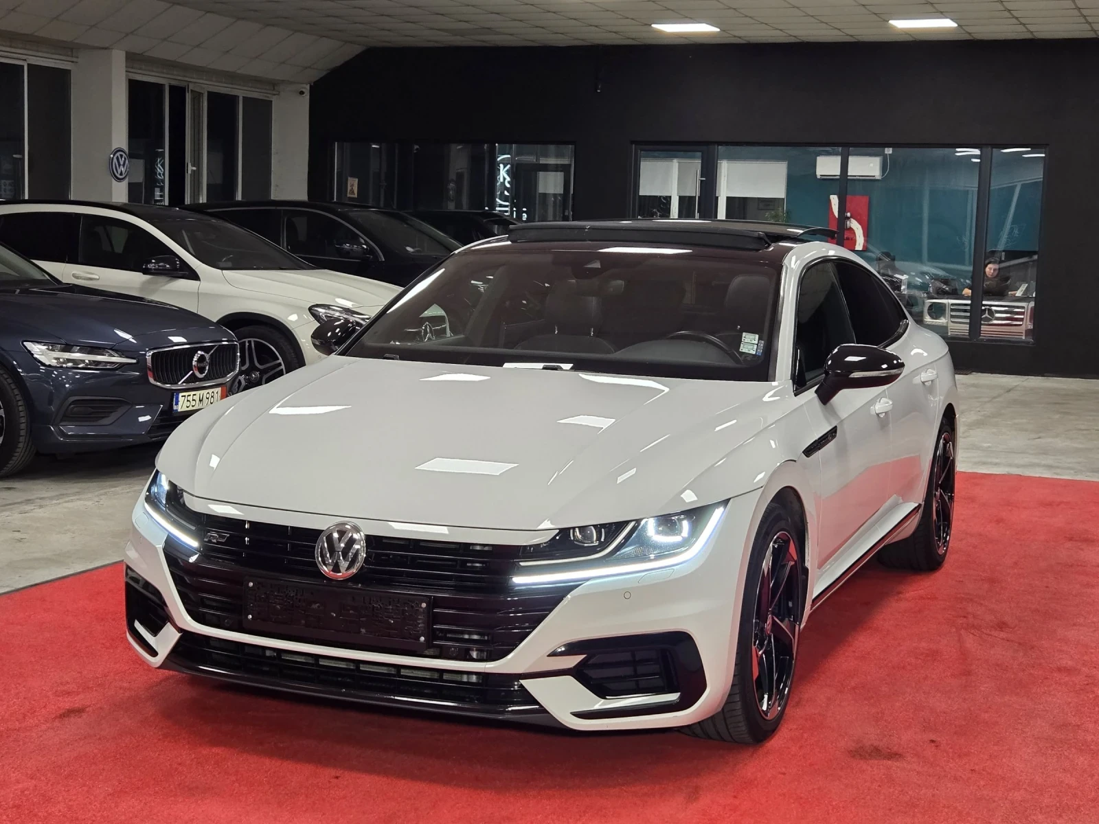 VW Arteon R-Line / 2.0 TSI / DSG / Distronic / Panorama - изображение 4