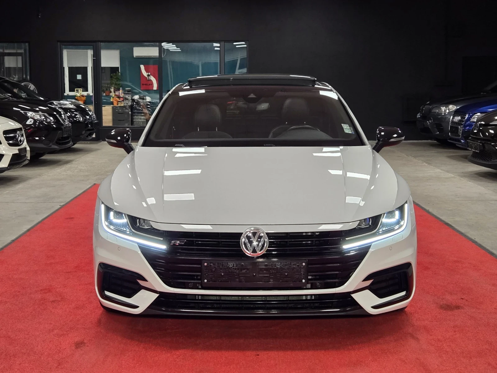 VW Arteon R-Line / 2.0 TSI / DSG / Distronic / Panorama - изображение 3
