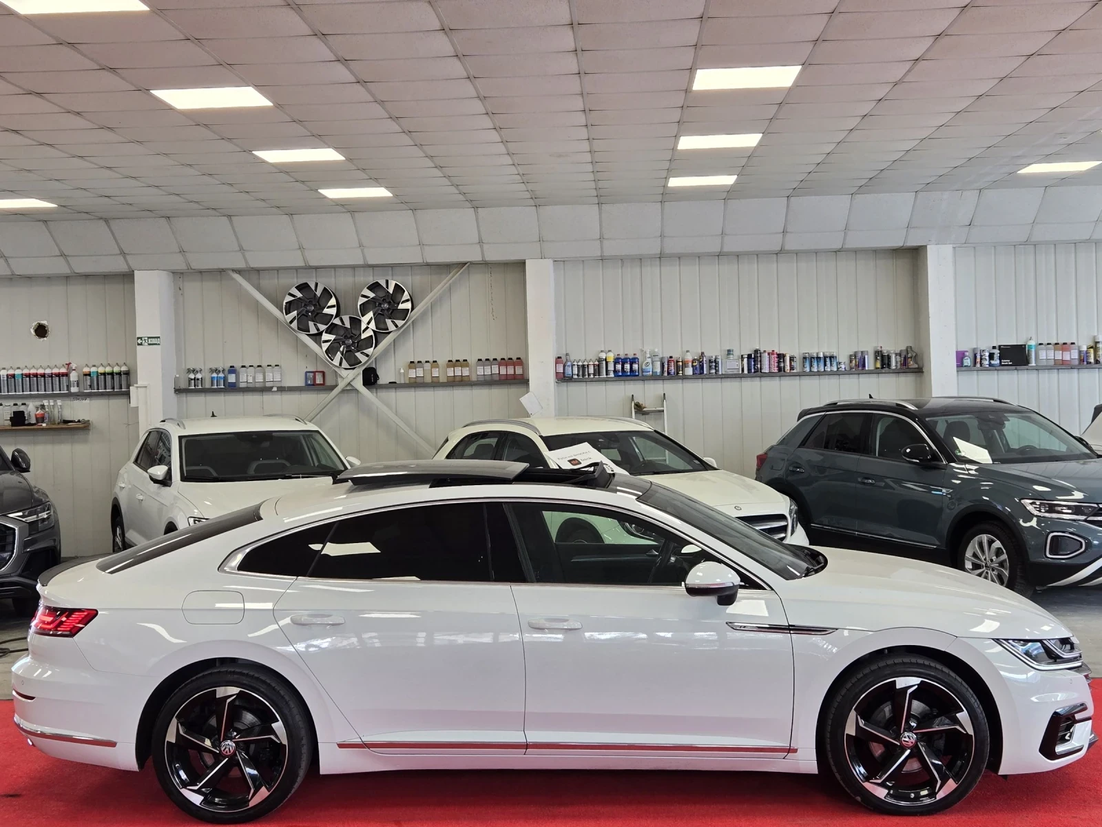 VW Arteon R-Line / 2.0 TSI / DSG / Distronic / Panorama - изображение 4
