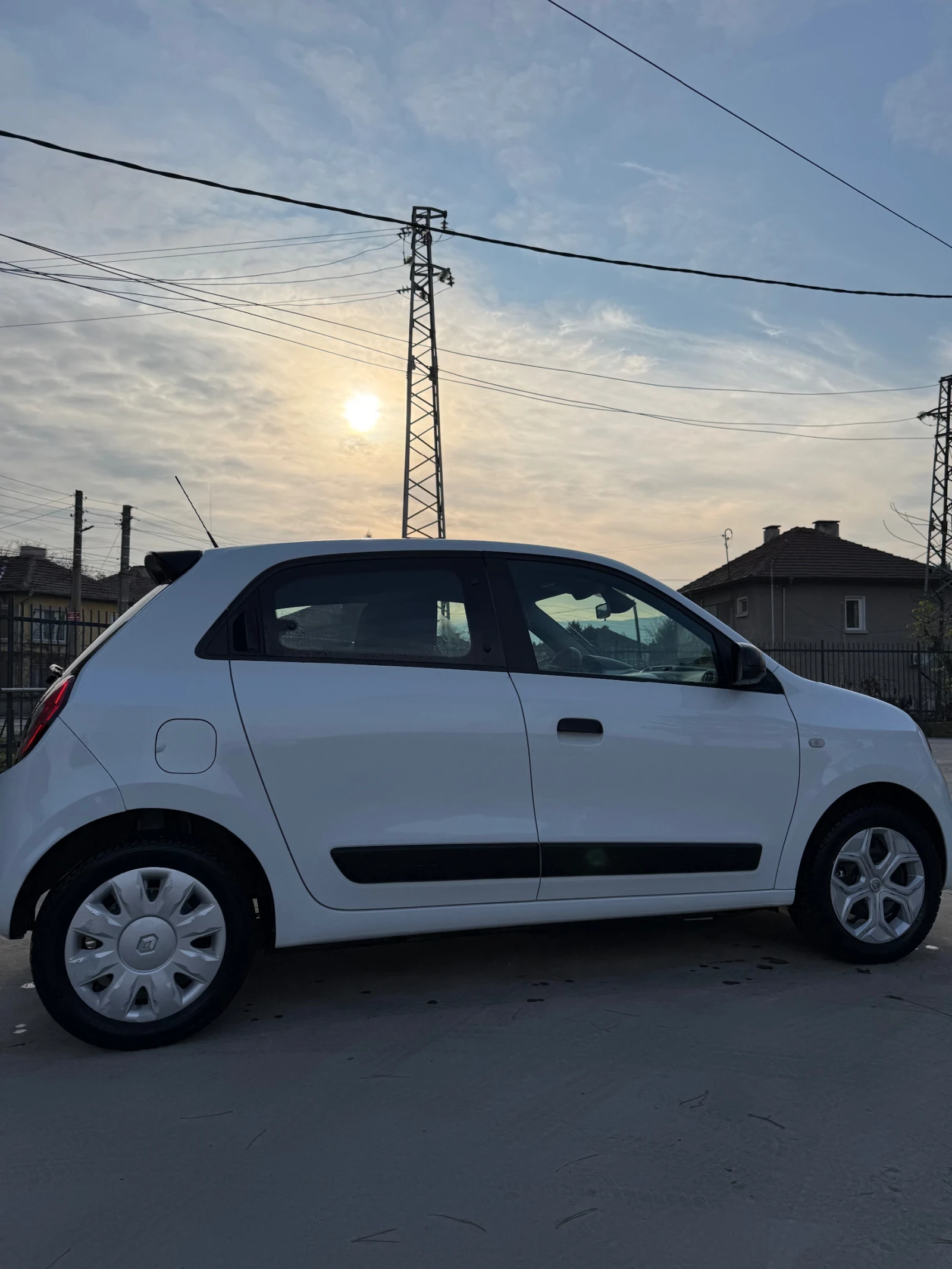 Renault Twingo Гаранция бат. 2030г. - изображение 3