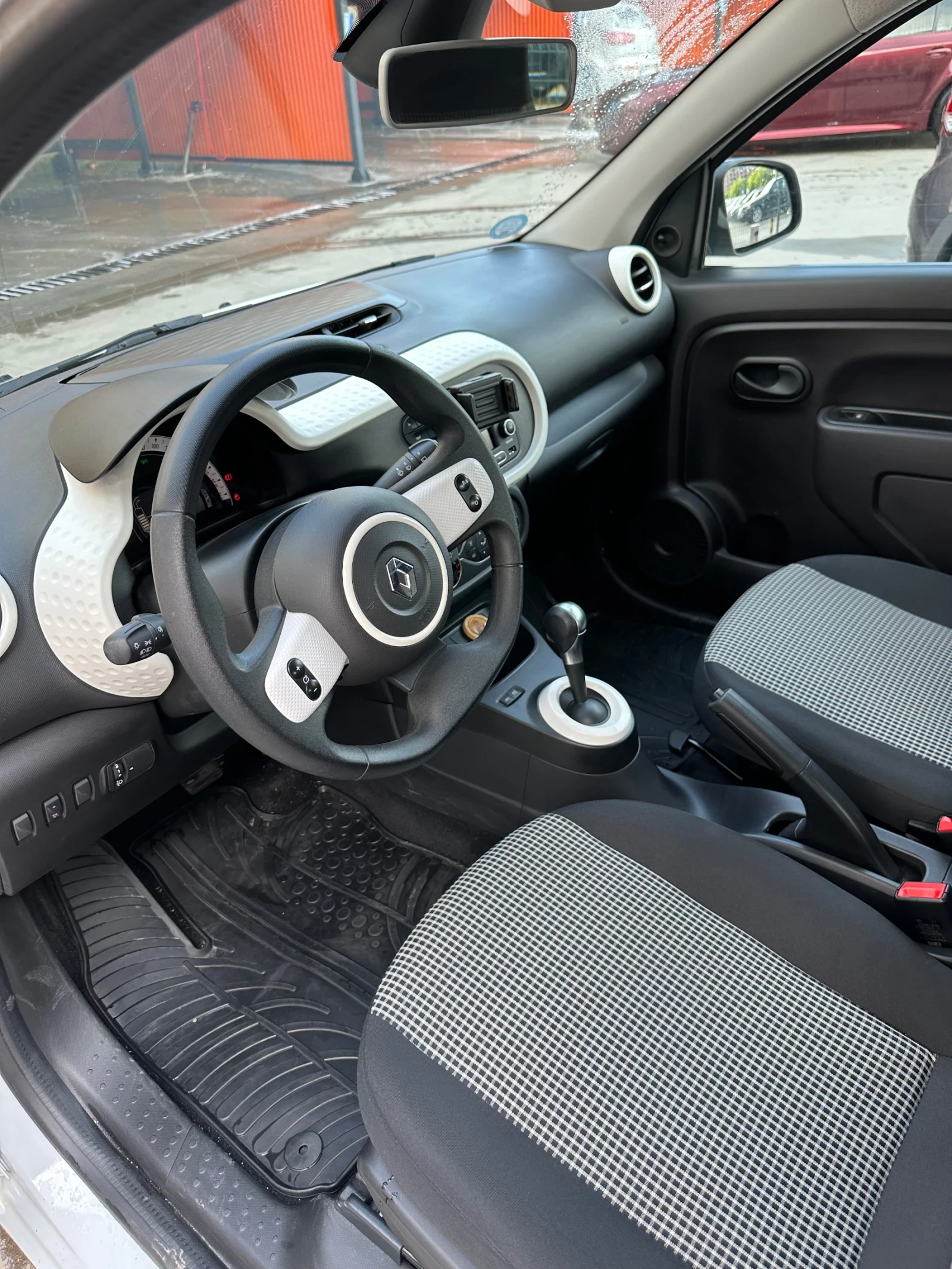 Renault Twingo  с Гаранция 22kw 82кс - изображение 10