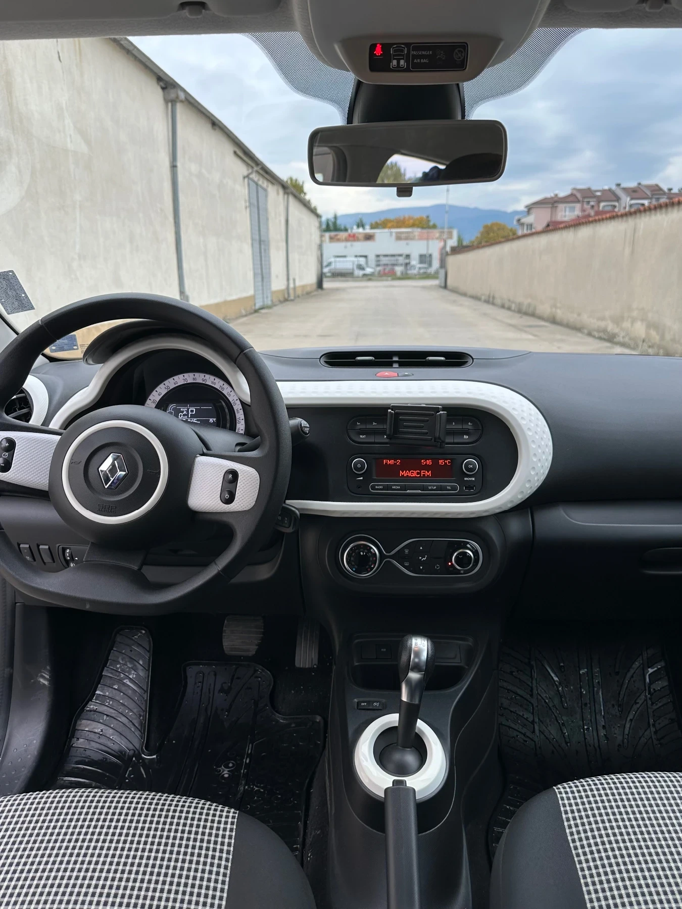 Renault Twingo Гаранция бат. 2030г. - изображение 8