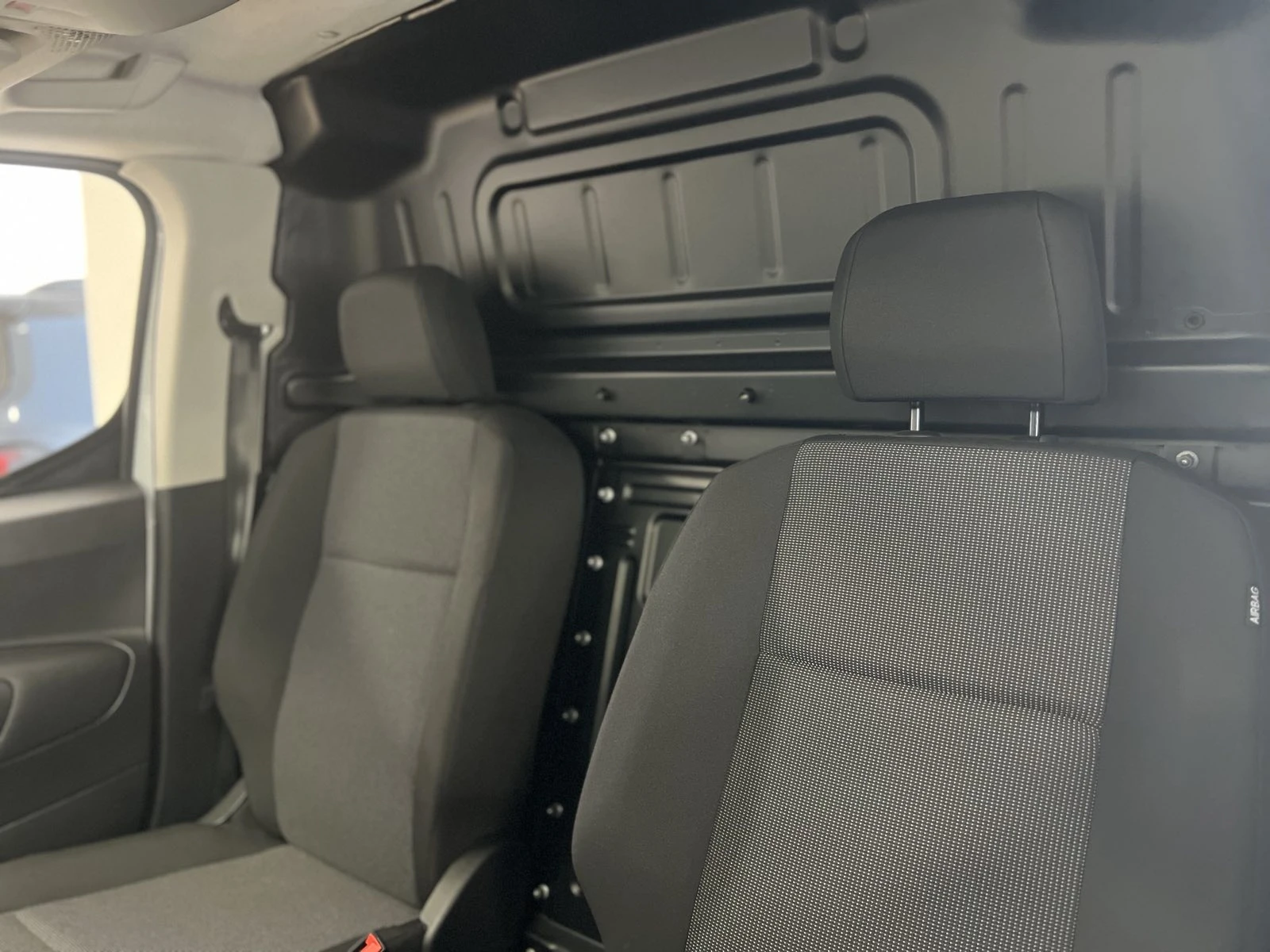 Fiat Doblo Electric VAN L2 (LWB) 100kW Battery 50kWh - изображение 6