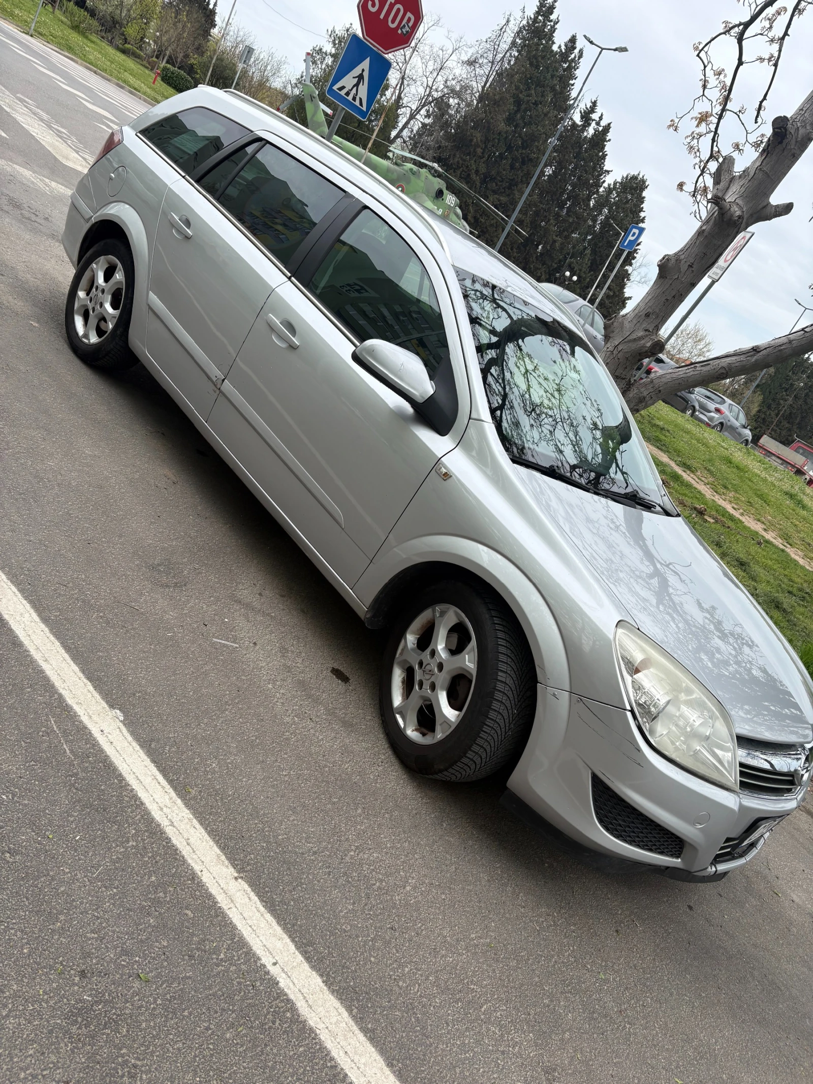 Opel Astra H, снимка 2 - Автомобили и джипове - 54306020