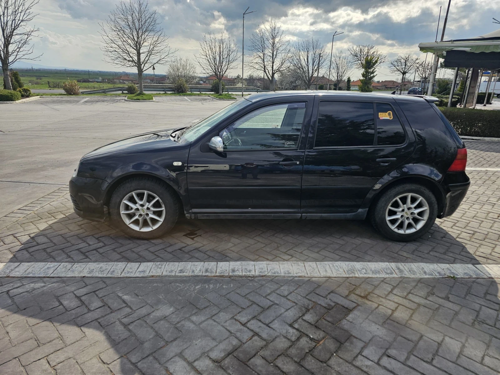 VW Golf 1.6, снимка 4 - Автомобили и джипове - 54066251