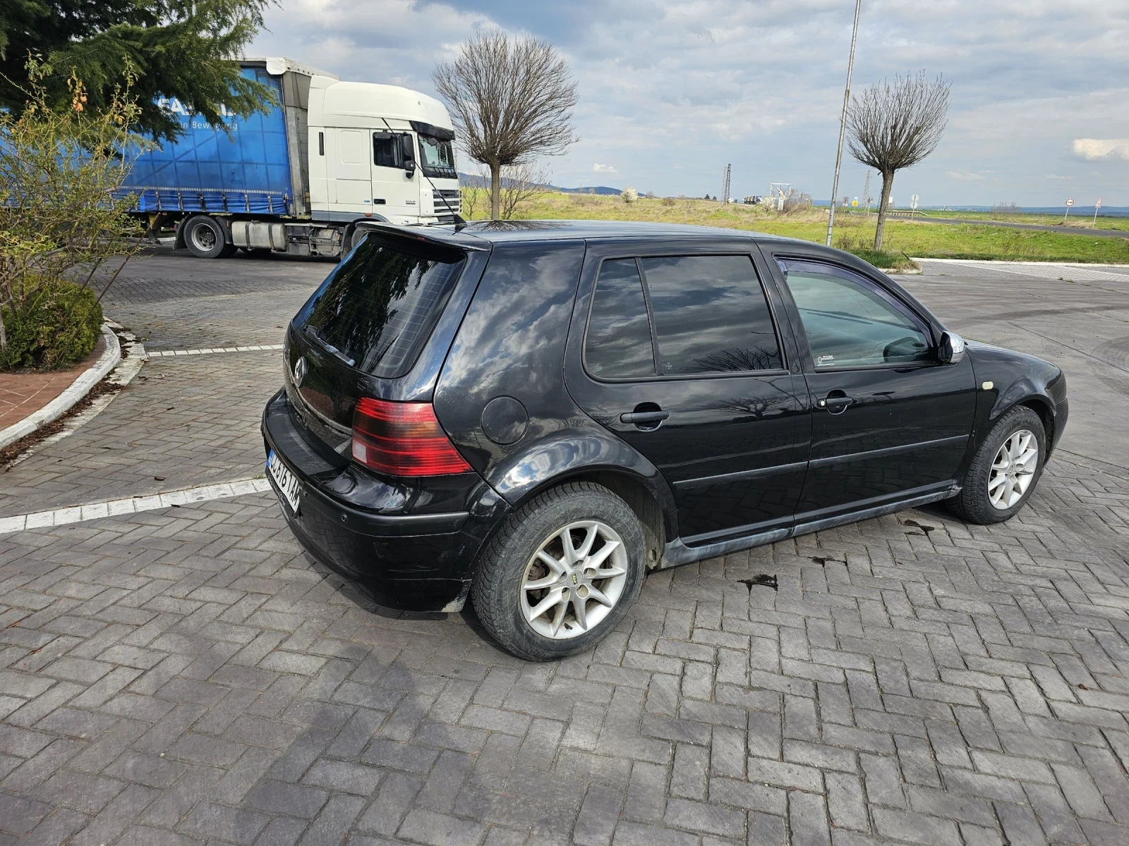 VW Golf 1.6, снимка 6 - Автомобили и джипове - 54066251