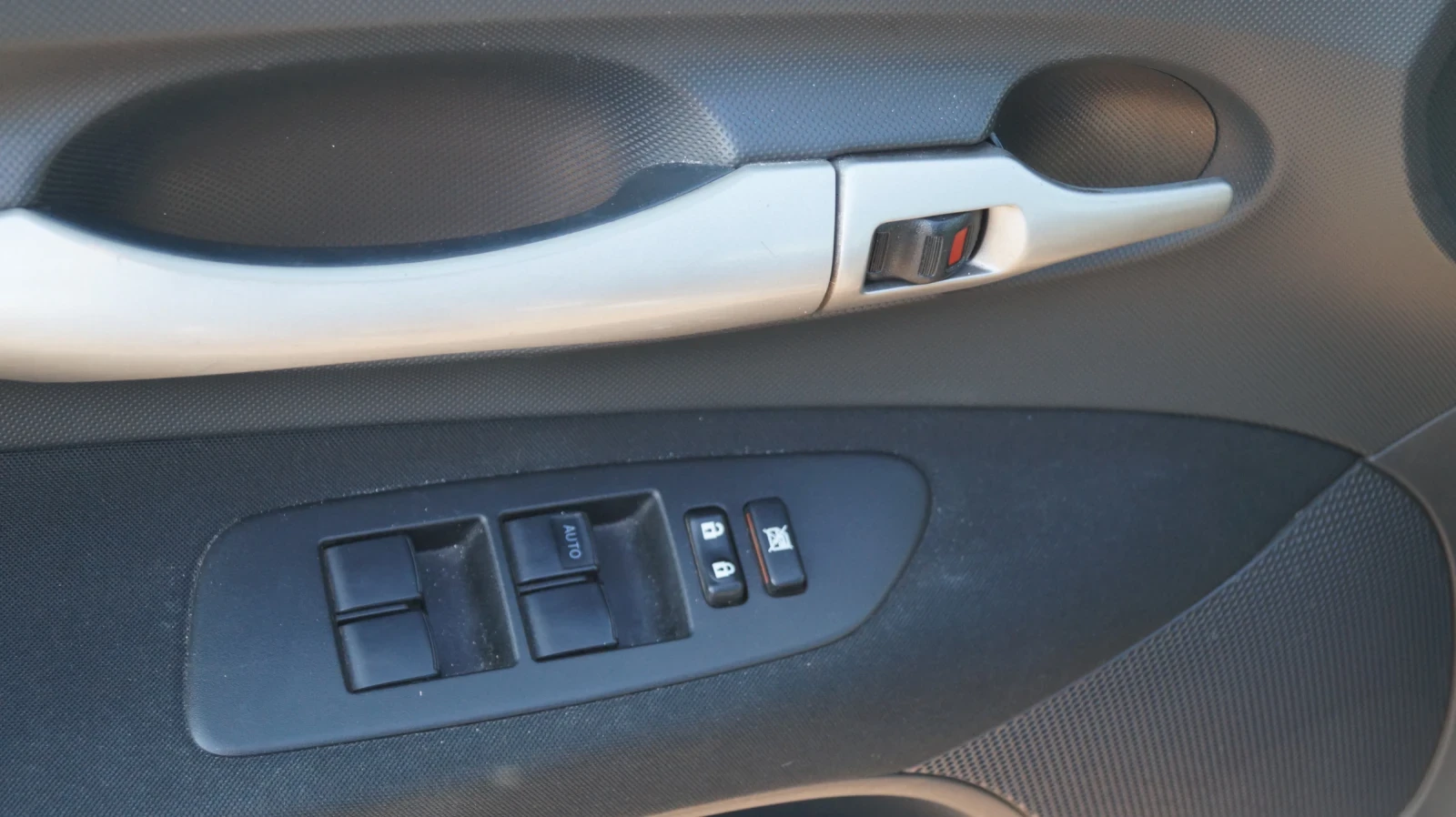 Toyota Auris Бензин/газ, снимка 8 - Автомобили и джипове - 54182484