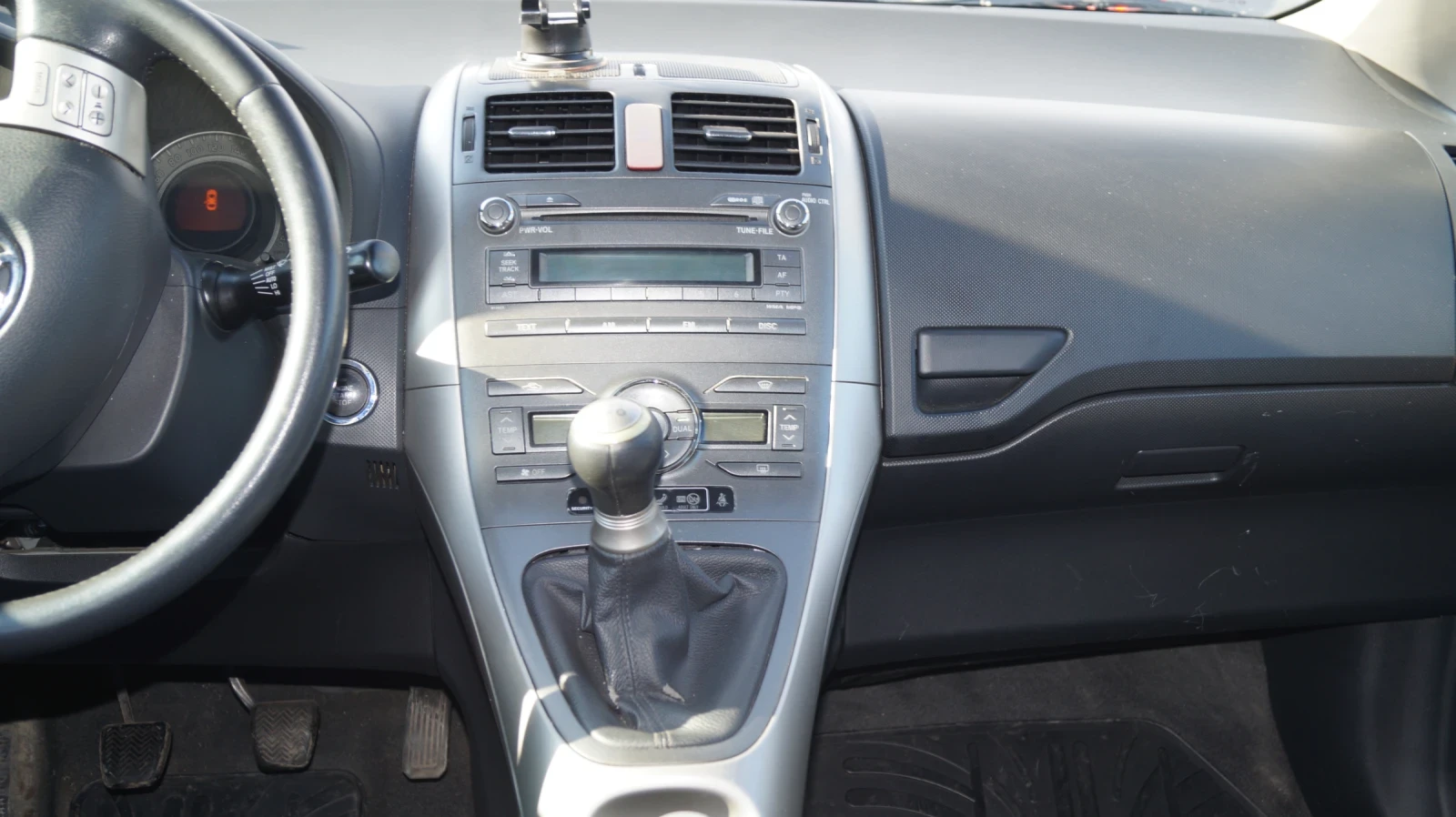 Toyota Auris Бензин/газ, снимка 11 - Автомобили и джипове - 54182484