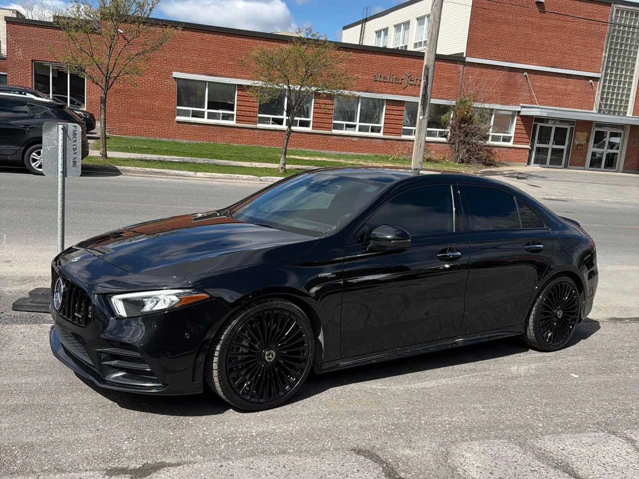 Mercedes-Benz A 35 AMG | DISTRONIC | ПАНОРАМА | АЛКАНТАРА | CARFAX | , снимка 3 - Автомобили и джипове - 54385424