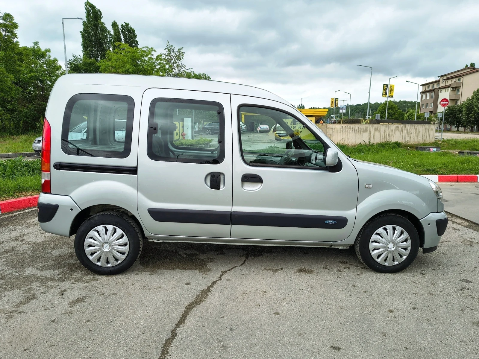 Renault Kangoo 1.5dci * клима* , снимка 6 - Автомобили и джипове - 54554732