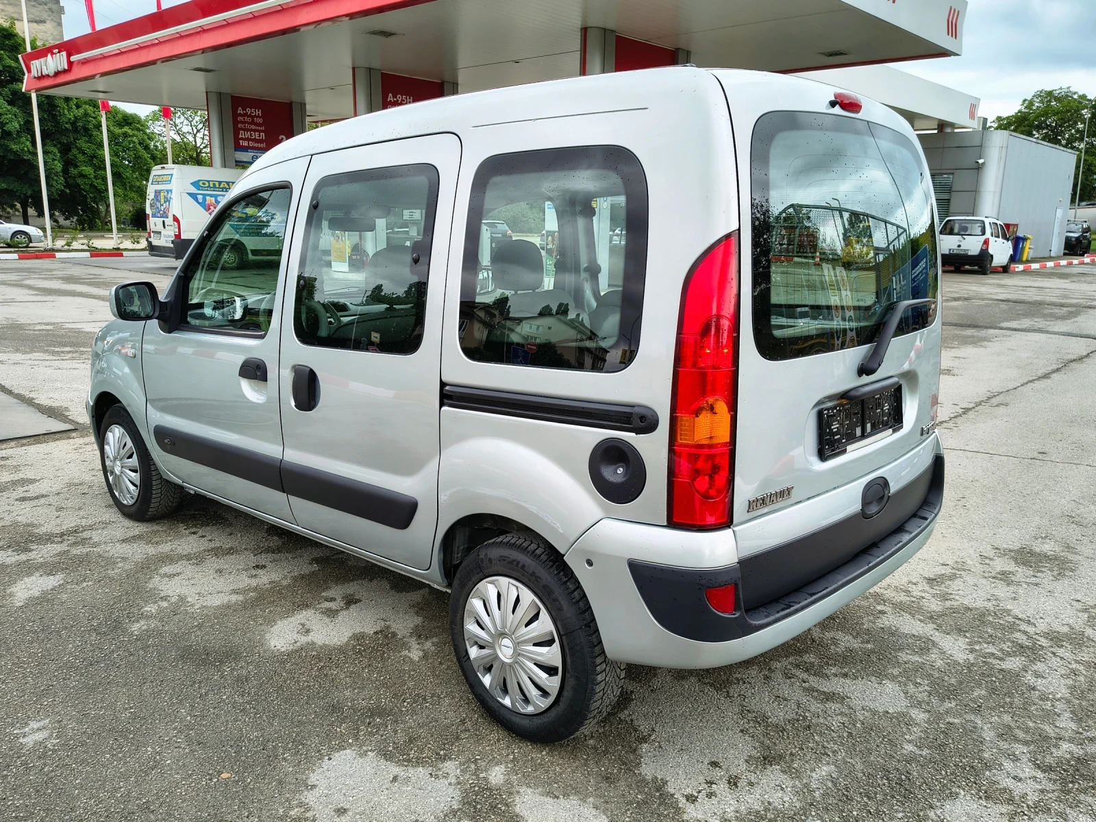 Renault Kangoo 1.5dci * клима* , снимка 4 - Автомобили и джипове - 54554732