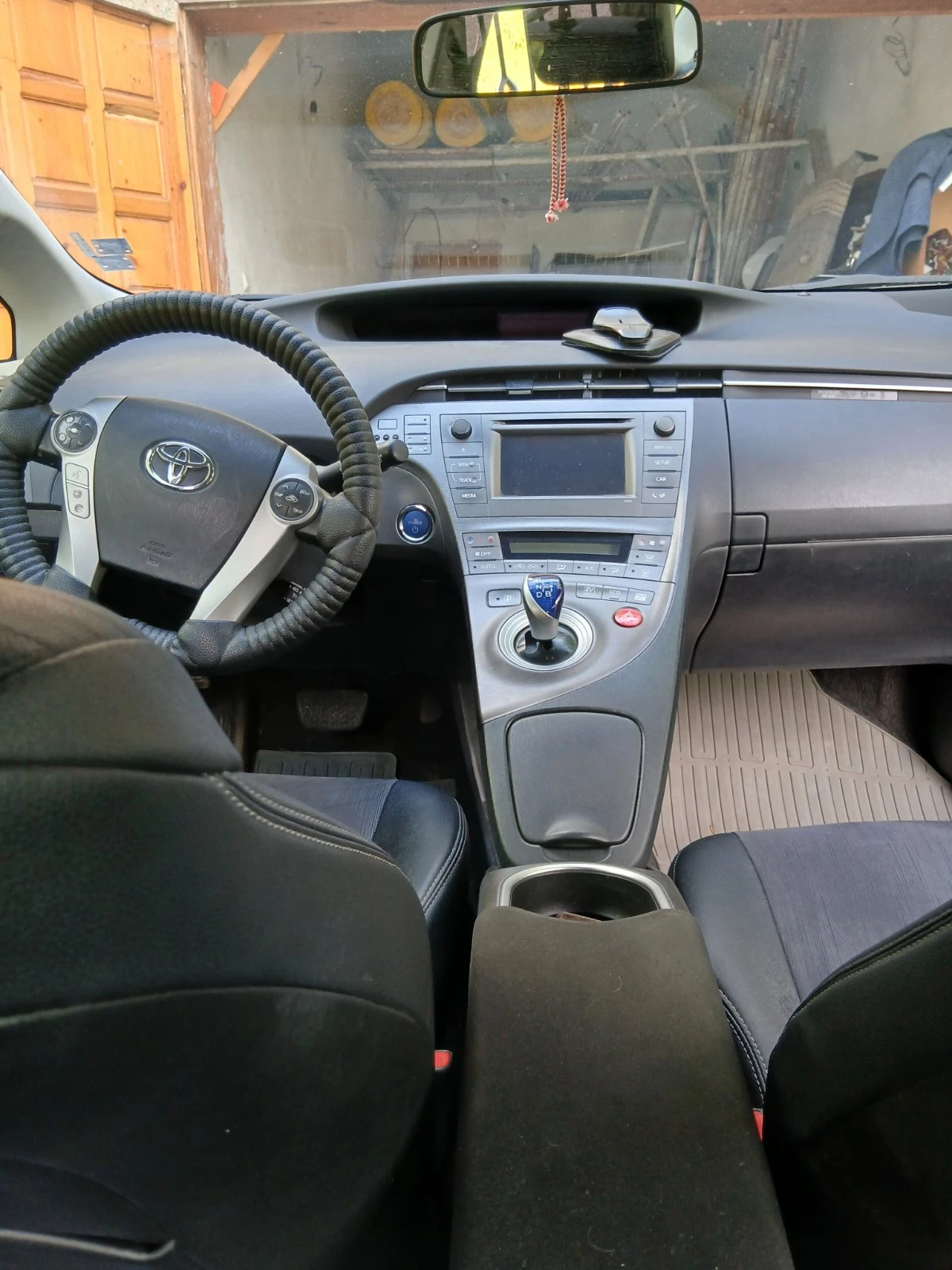 Toyota Prius 2016, снимка 7 - Автомобили и джипове - 54627747