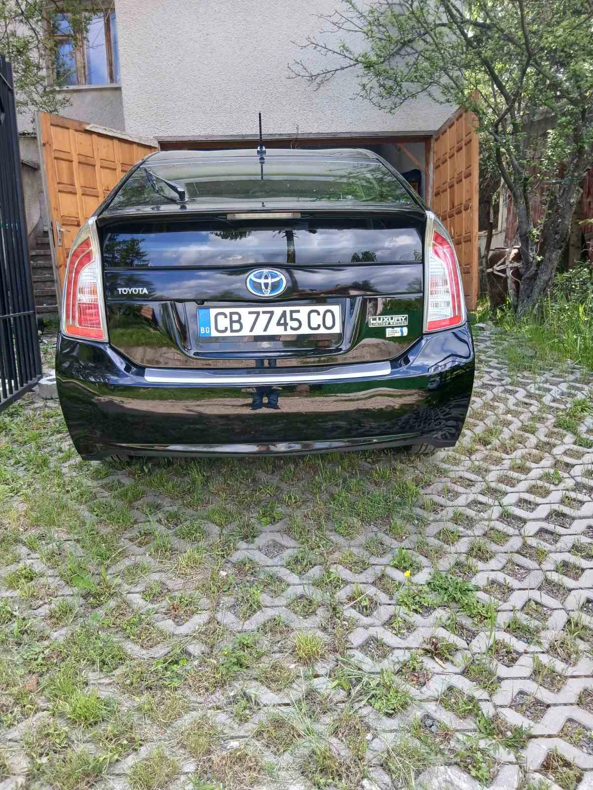 Toyota Prius 2016, снимка 8 - Автомобили и джипове - 54627747