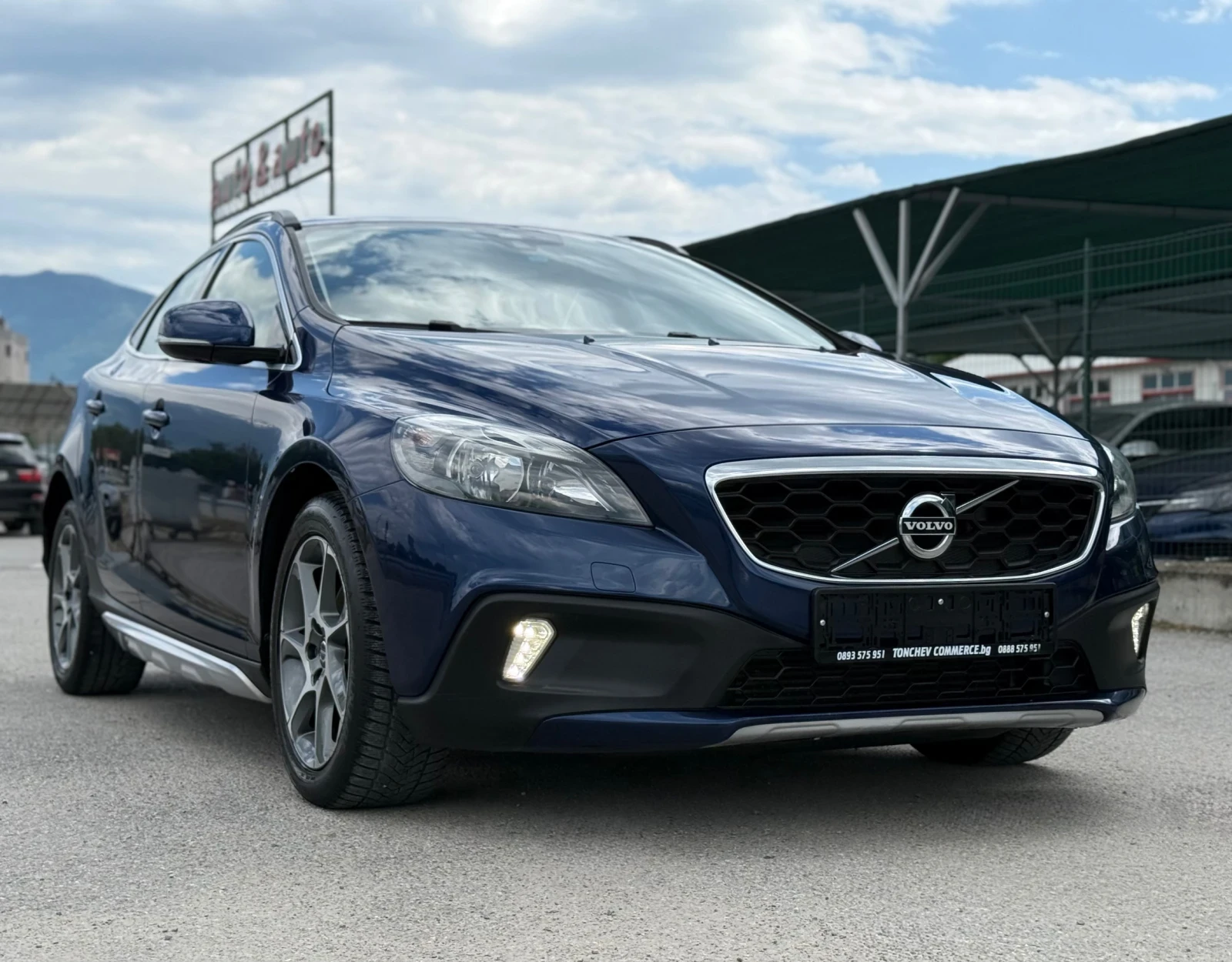 Volvo V40 Cross Country 1.6-d-CROSS COUNTRY-OCEAN RACE-LED-ПОДГРЕВ-НАВИГАЦ