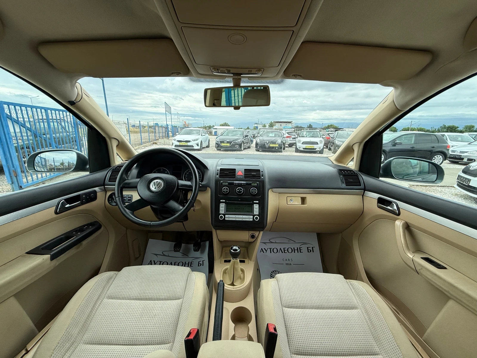 VW Touran 2.0 TDi, снимка 9 - Автомобили и джипове - 54882115