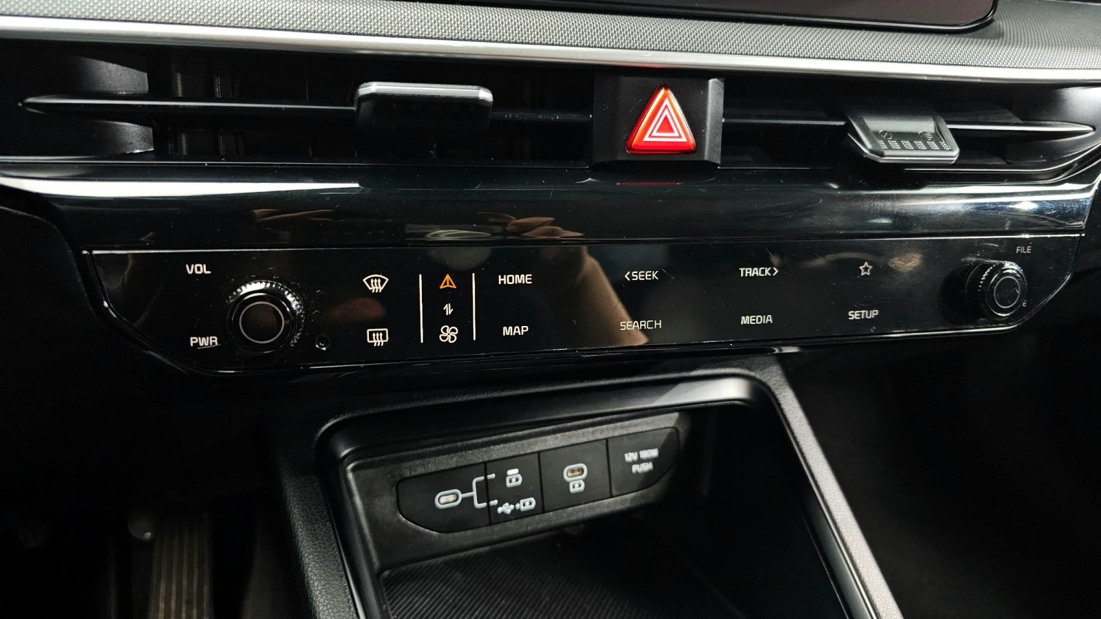 Kia K5 2.0 LPi, снимка 16 - Автомобили и джипове - 55510035