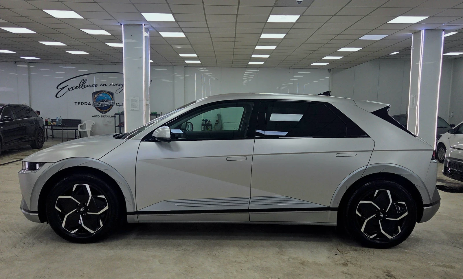 Hyundai Ioniq 5 SOH100%/СЕРВИЗНА КНИЖКА, снимка 6 - Автомобили и джипове - 55657291