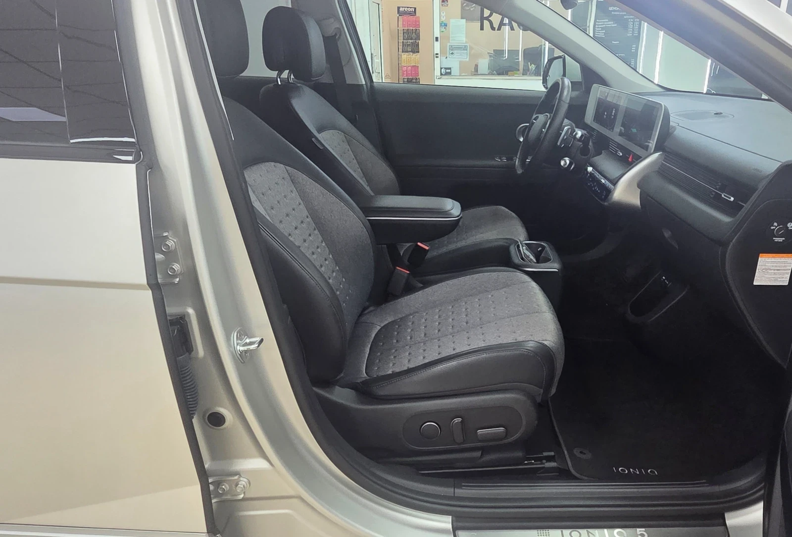 Hyundai Ioniq 5 SOH100%/СЕРВИЗНА КНИЖКА, снимка 13 - Автомобили и джипове - 55657291