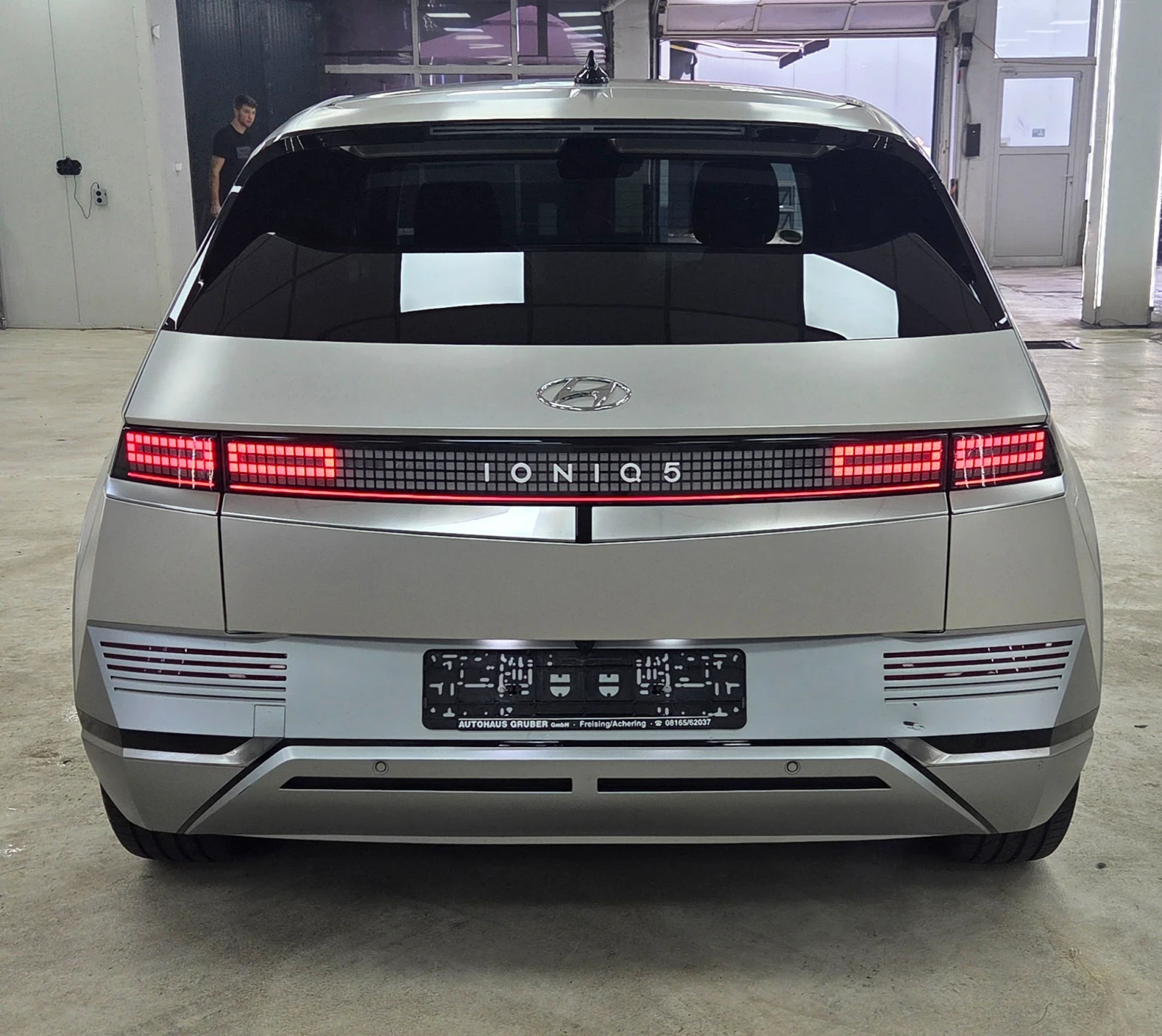 Hyundai Ioniq 5 SOH100%/СЕРВИЗНА КНИЖКА, снимка 4 - Автомобили и джипове - 55657291