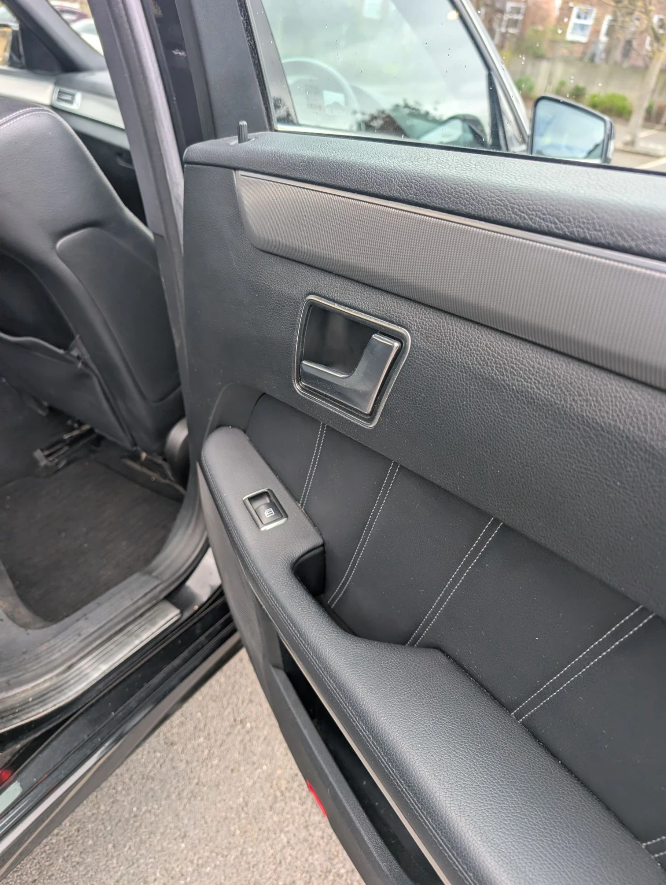 Mercedes-Benz E 300, снимка 11 - Автомобили и джипове - 56126920