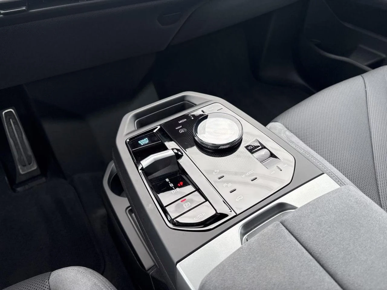 BMW iX M70/659HP/xDRIVE/MSPORT/360/PANO/ACC/941z | Mobile.bg � ����������� 13