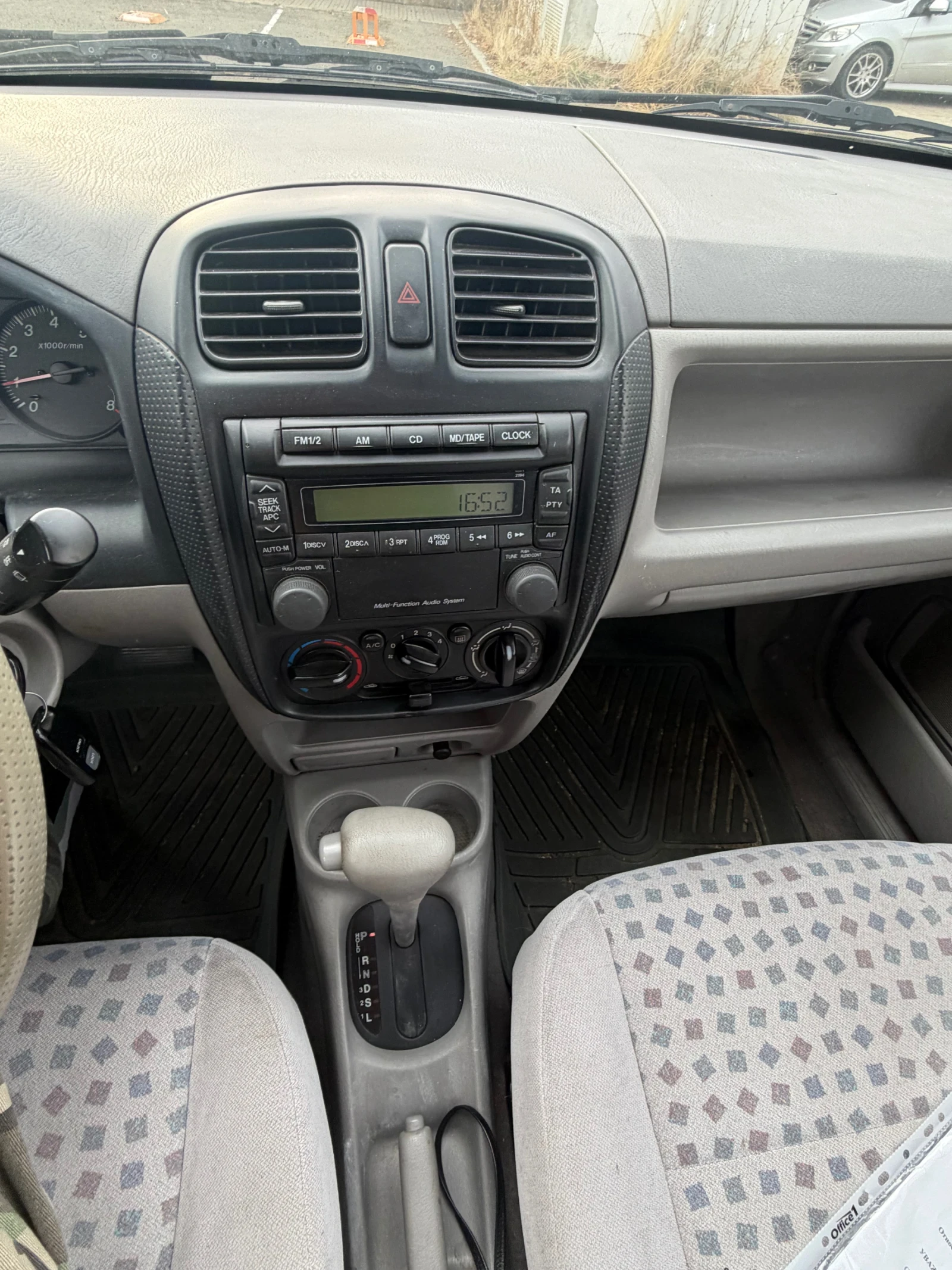 Mazda Demio, снимка 10 - Автомобили и джипове - 56585850