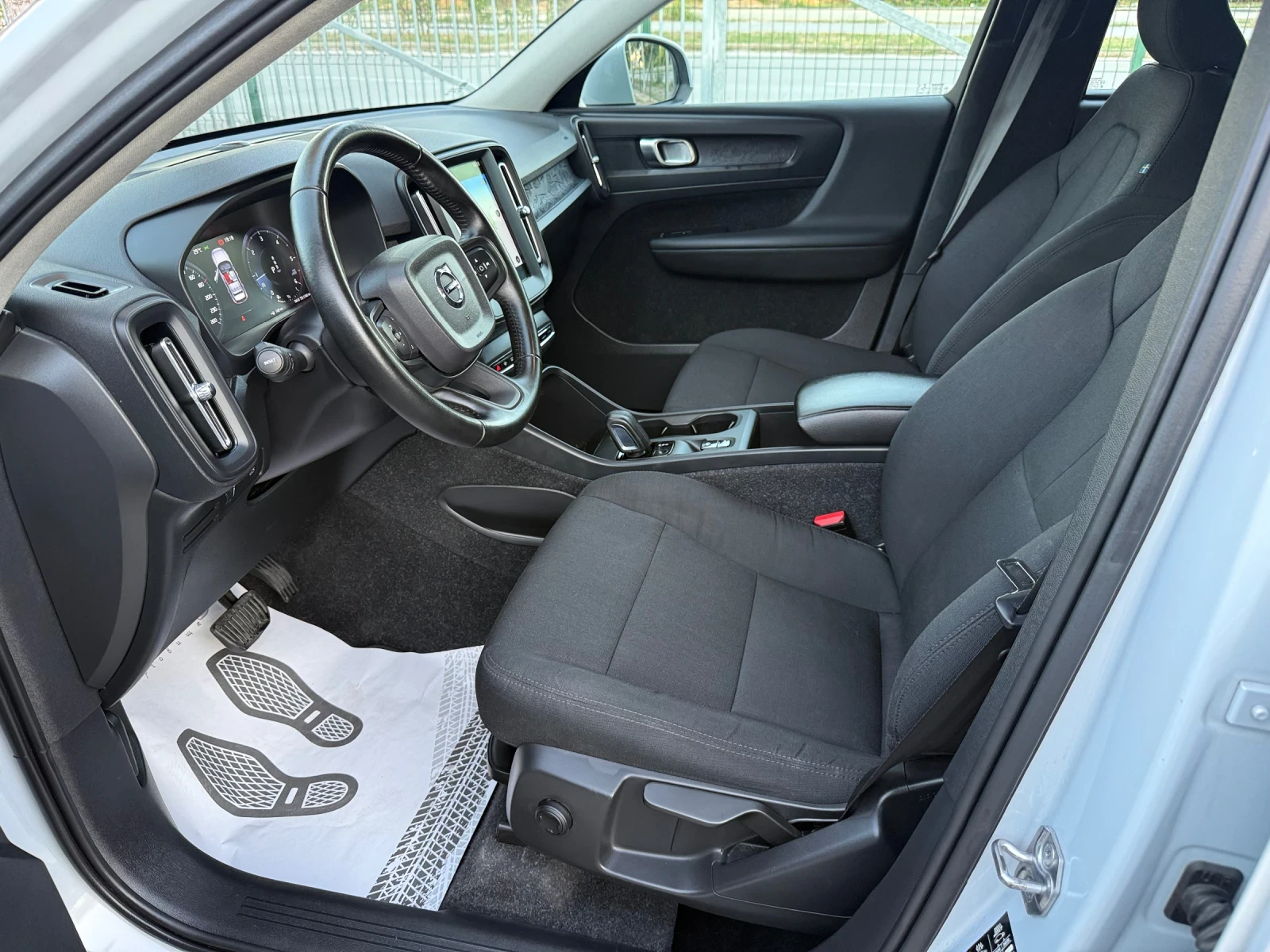 Volvo XC40 2.0 AVTOMAT LED - изображение 9