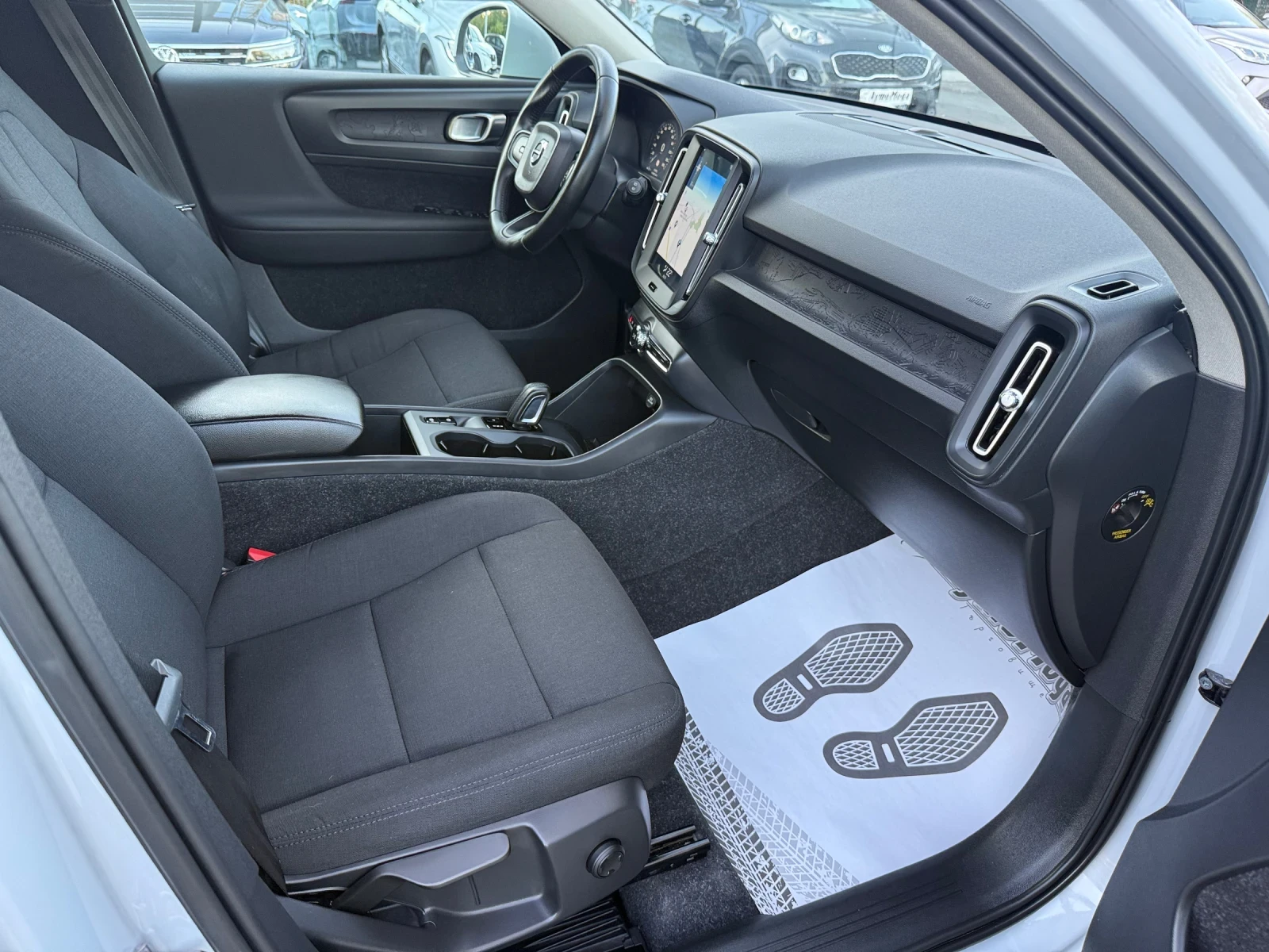 Volvo XC40 2.0 AVTOMAT LED - изображение 8