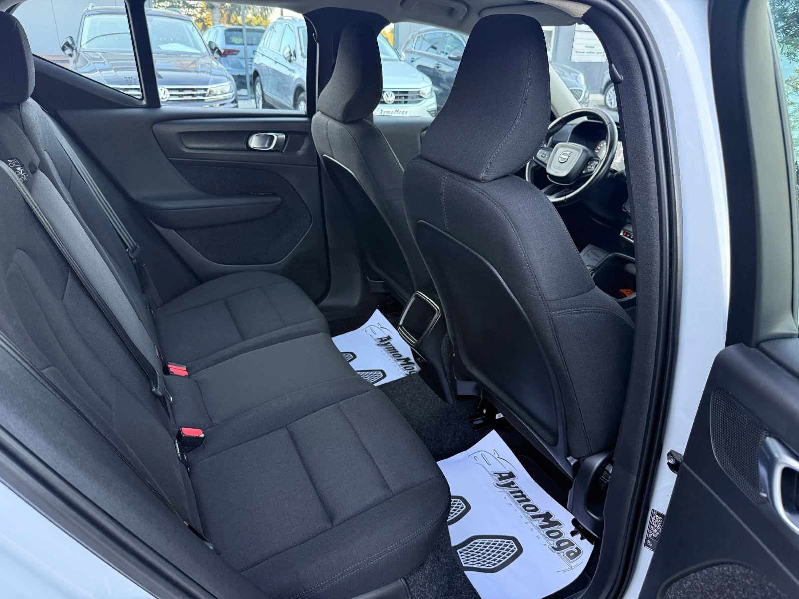 Volvo XC40 2.0 AVTOMAT LED - изображение 10