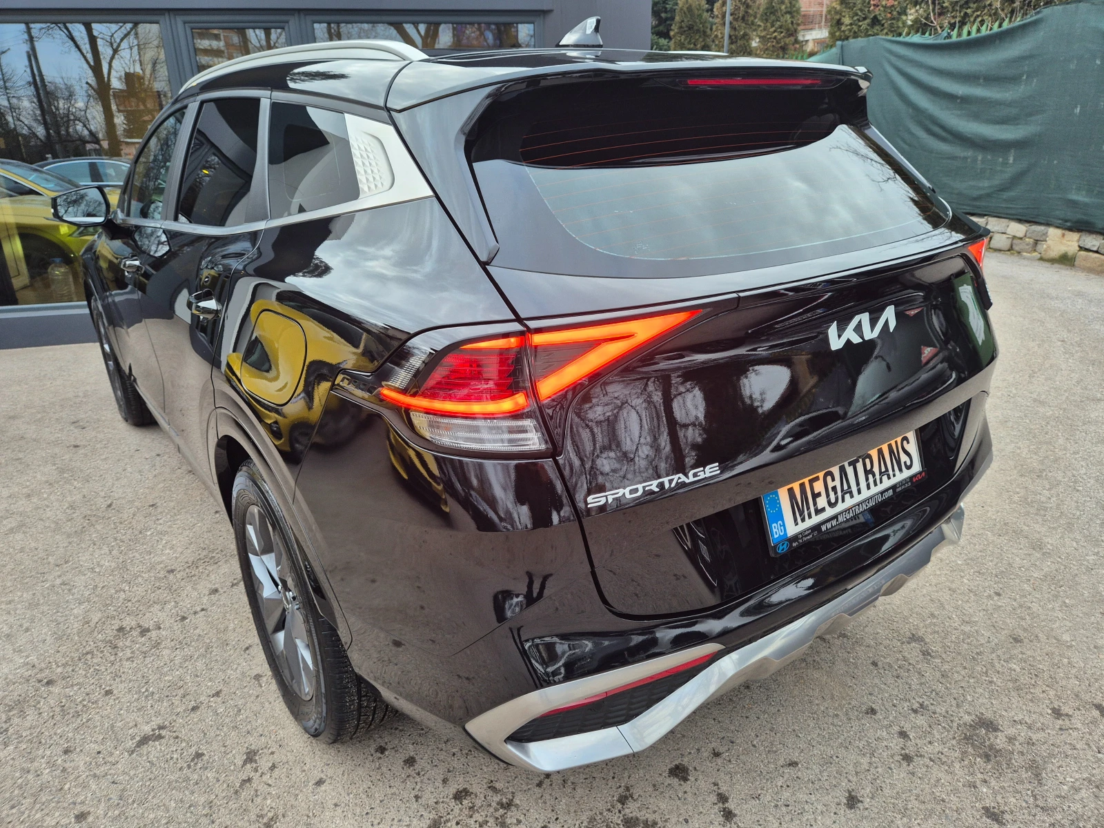 Kia Sportage 2.0 CRDI 4X2 Noblesse - Наличен в БГ - изображение 4