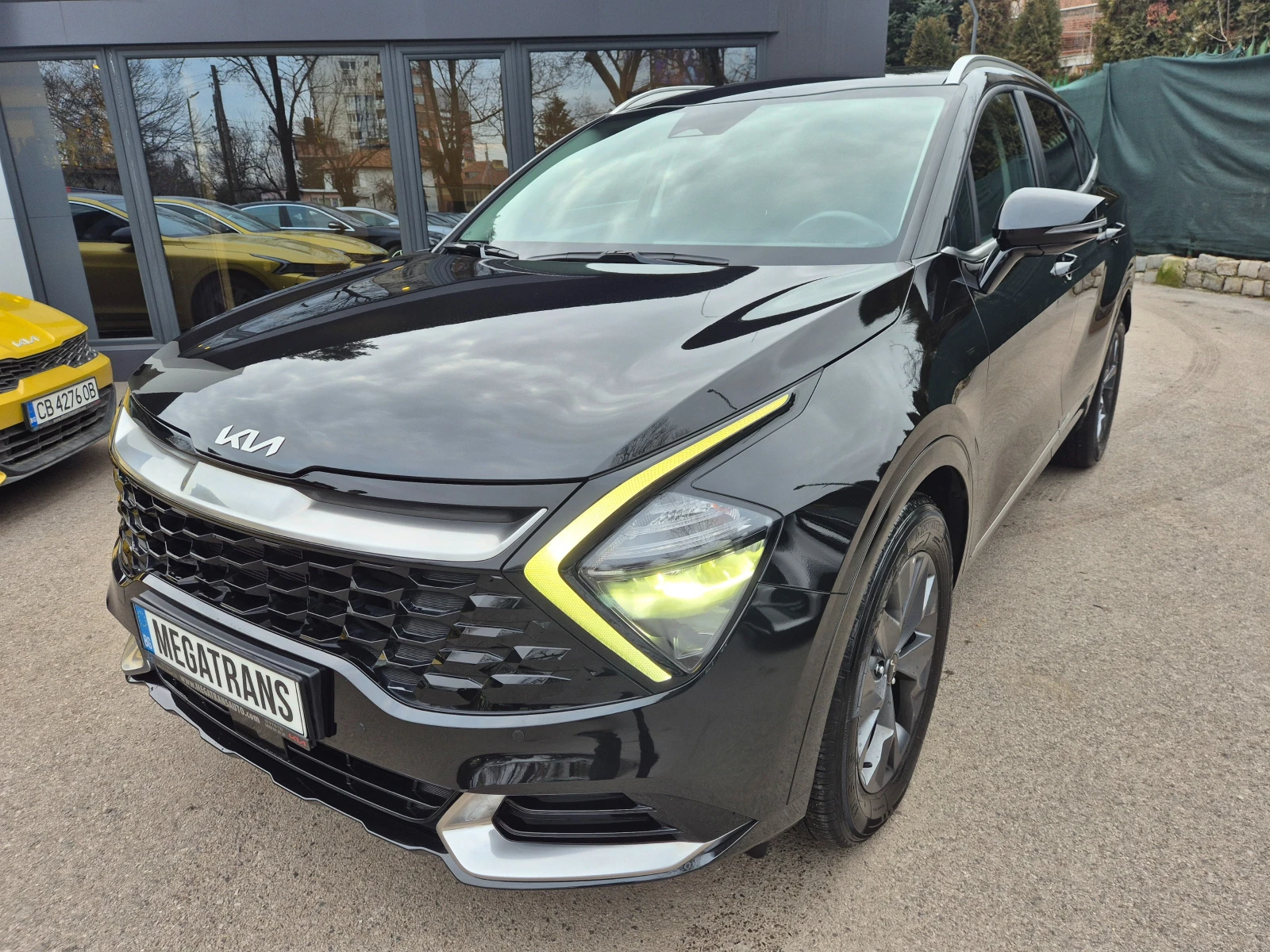 Kia Sportage 2.0 CRDI 4X2 Noblesse - Наличен в БГ - изображение 2